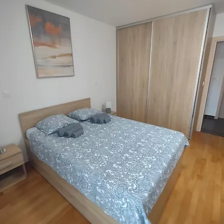 By Verudela Lägenhet *
